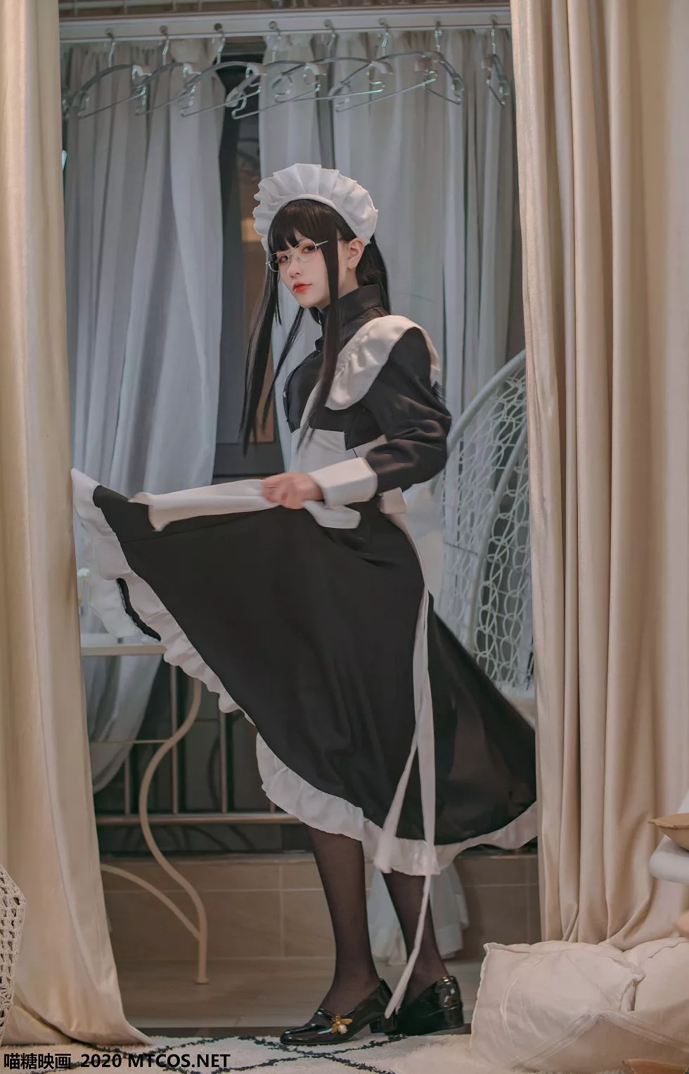 Xgyw.Org_[喵糖映画]Vol.120_眼镜美少女私房黑色女仆装配吊带黑丝袜性感红唇迷人写真36P