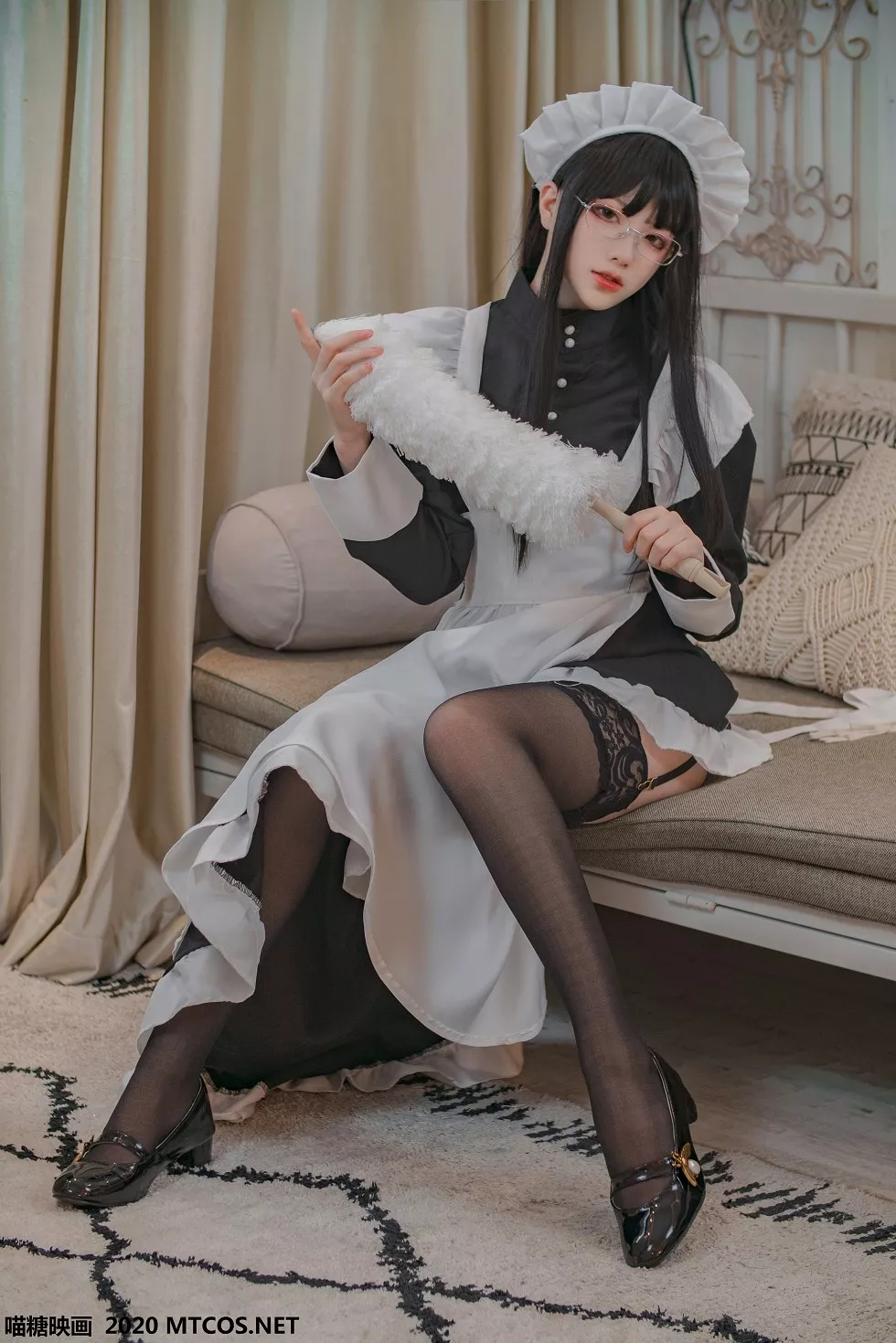 Xgyw.Org_[喵糖映画]Vol.120_眼镜美少女私房黑色女仆装配吊带黑丝袜性感红唇迷人写真36P