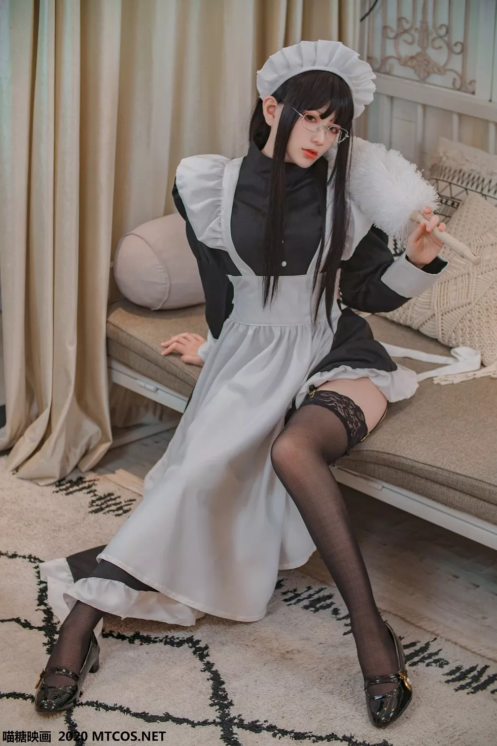 Xgyw.Org_[喵糖映画]Vol.120_眼镜美少女私房黑色女仆装配吊带黑丝袜性感红唇迷人写真36P
