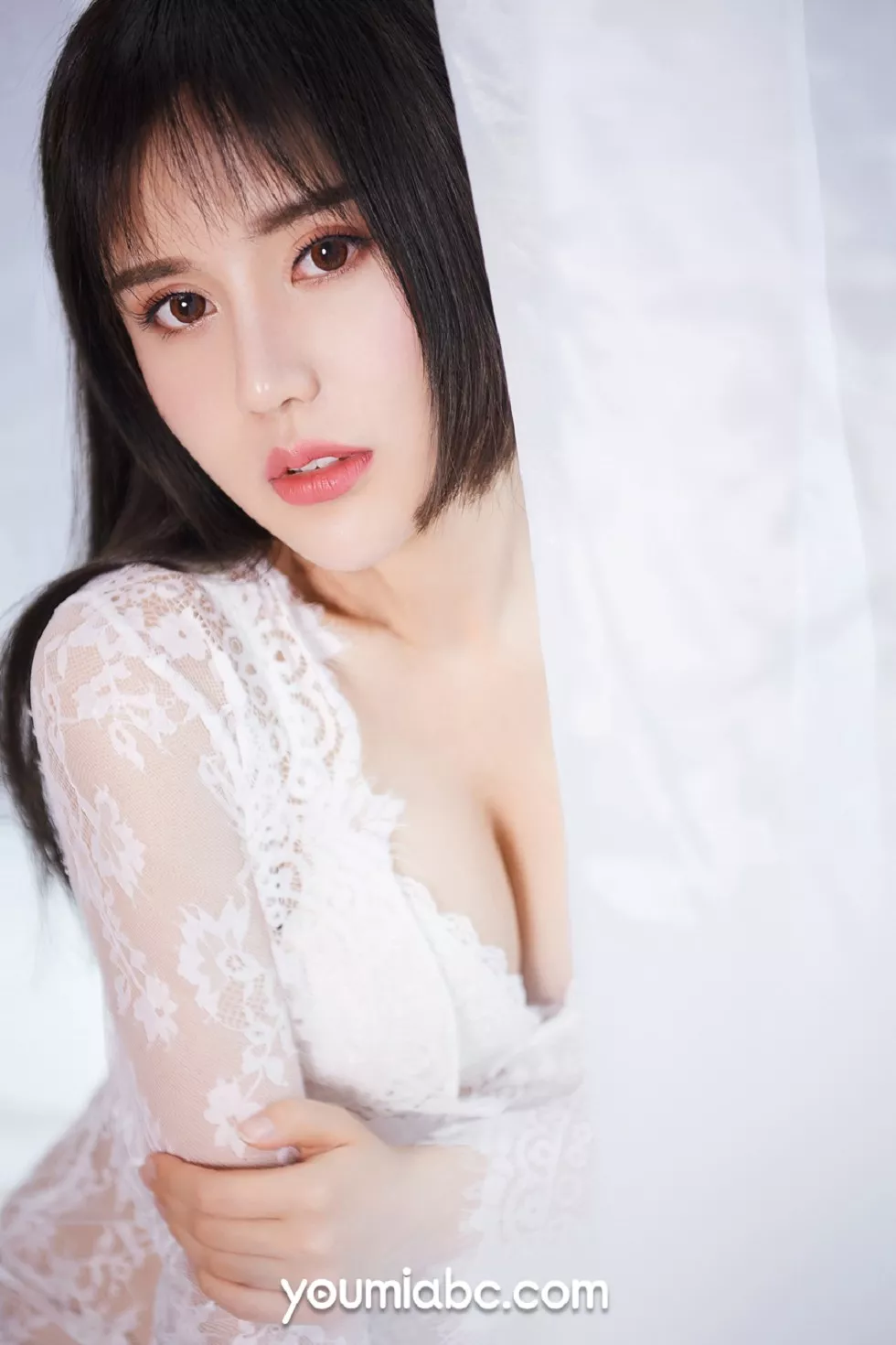 Xgyw.Org_[YouMi尤蜜]Vol.120_嫩模卓娅祺私房白色蕾丝情趣内衣+真空牛仔服露豪乳诱惑写真50P