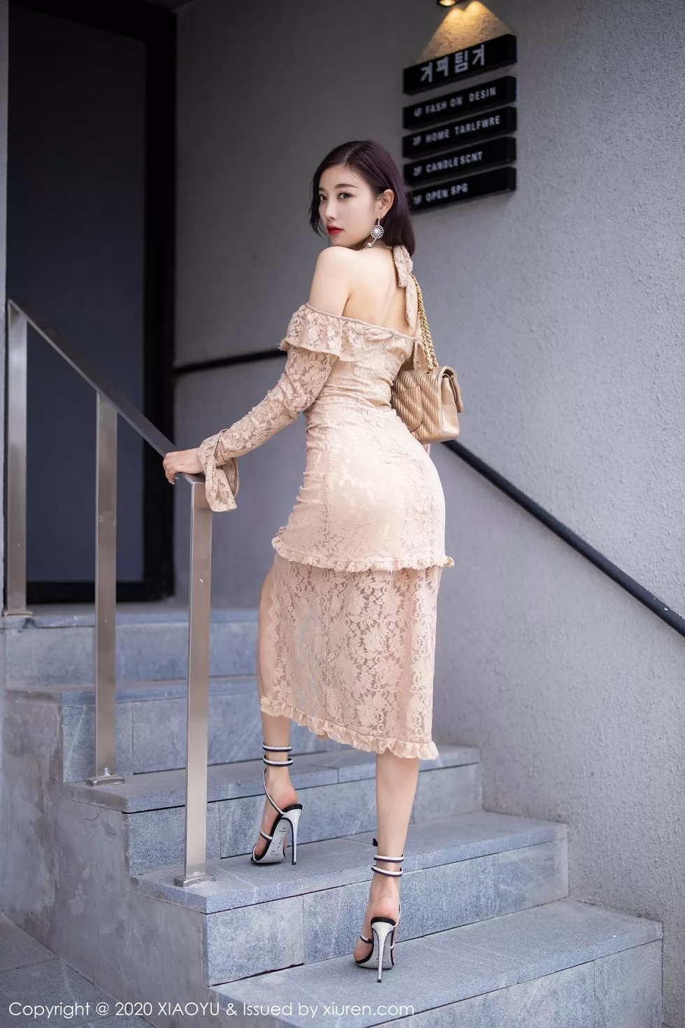 Xgyw.Org_[XiaoYu画语界]Vol.317_女神杨晨晨sugar时尚街拍主题连身裙秀完美身材性感写真85P