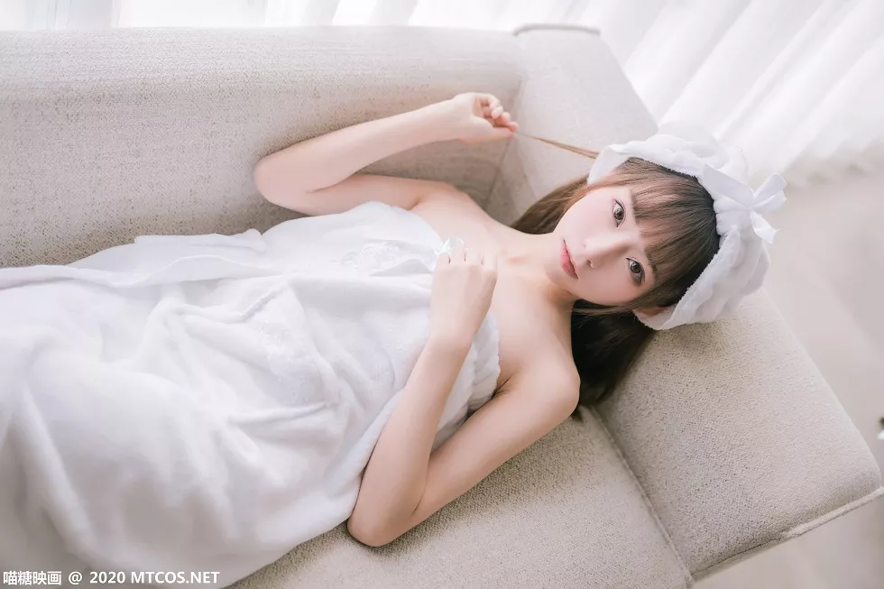 Xgyw.Org_[喵糖映画]Vol.158_性感小美女私房床上纯白浴巾裹身秀完美身材白嫩肌肤诱惑写真44P