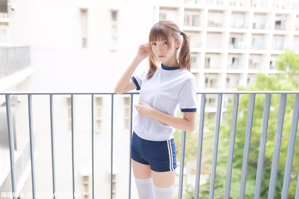 Xgyw.Org_[喵糖映画]Vol.182_白色体操服妹子校园户外性感白丝袜秀美腿迷人写真50P