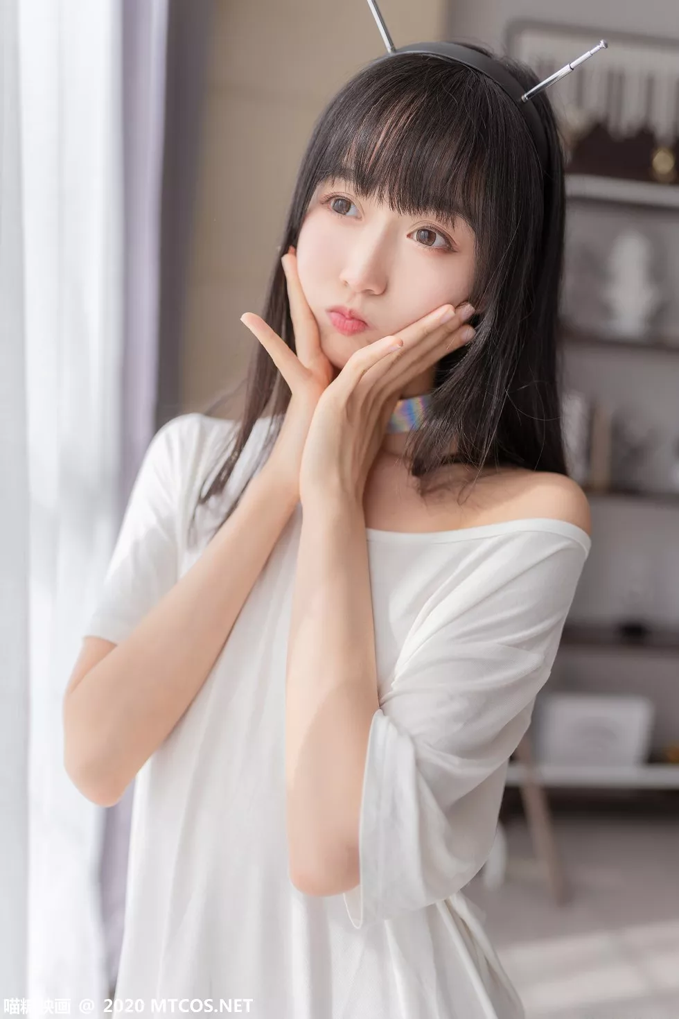 Xgyw.Org_[喵糖映画]Vol.170_白色短T美女居家私房性感白色内裤配白丝袜撩人诱惑写真76P