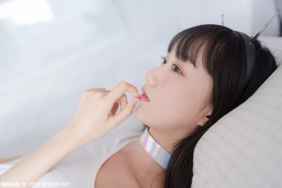 Xgyw.Org_[喵糖映画]Vol.170_白色短T美女居家私房性感白色内裤配白丝袜撩人诱惑写真76P
