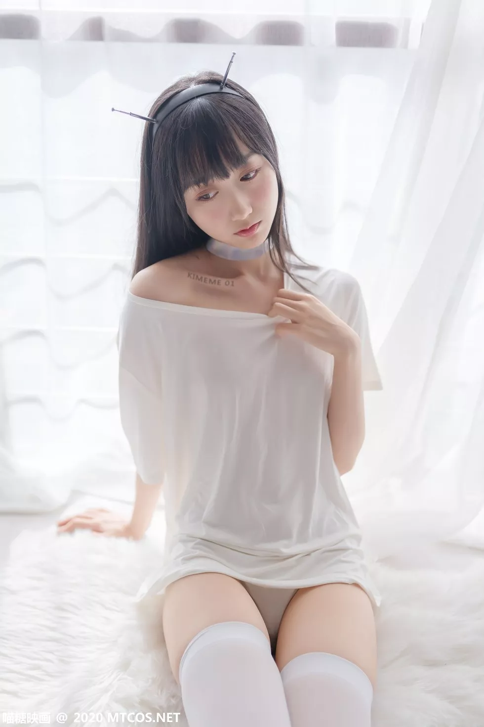 Xgyw.Org_[喵糖映画]Vol.170_白色短T美女居家私房性感白色内裤配白丝袜撩人诱惑写真76P