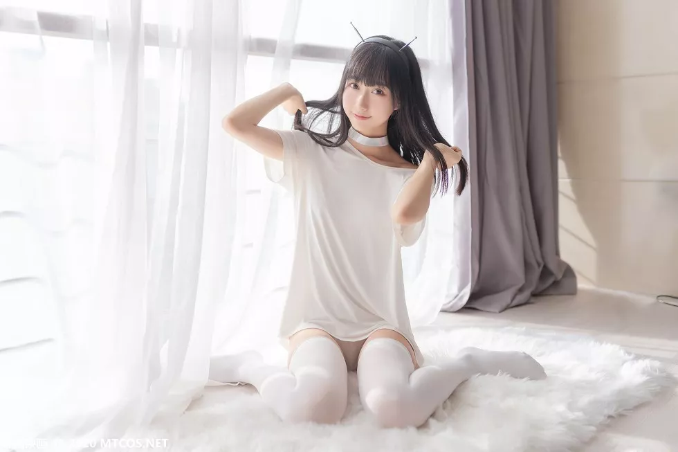 Xgyw.Org_[喵糖映画]Vol.170_白色短T美女居家私房性感白色内裤配白丝袜撩人诱惑写真76P
