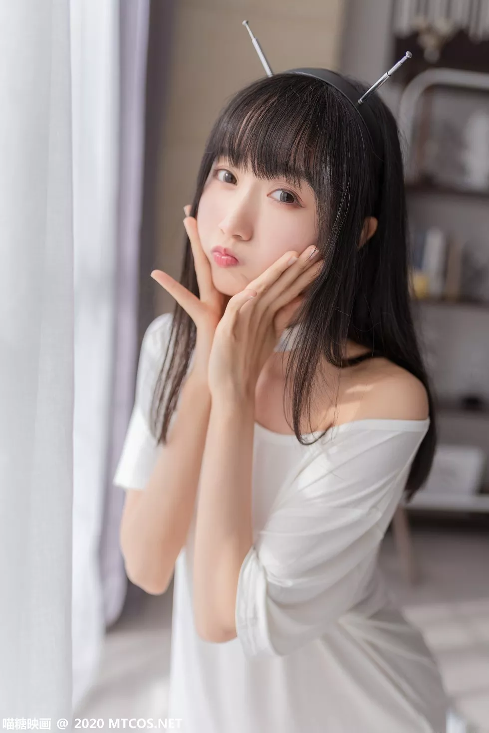 Xgyw.Org_[喵糖映画]Vol.170_白色短T美女居家私房性感白色内裤配白丝袜撩人诱惑写真76P