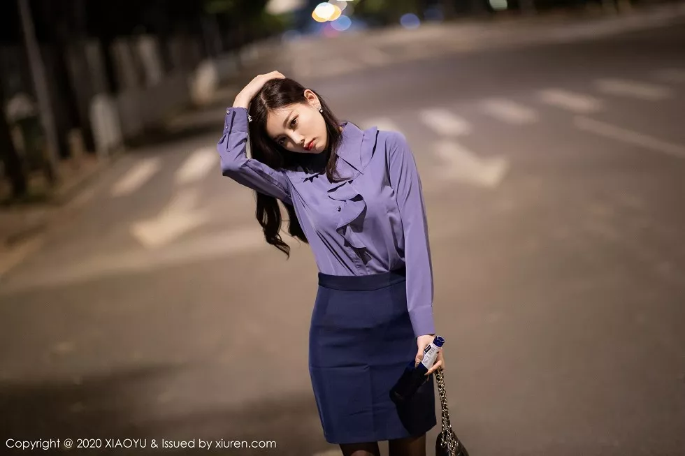 Xgyw.Org_[XiaoYu画语界]Vol.323_女神杨晨晨suga阳朔旅拍豪车内半脱露性感内衣完美诱惑写真87P