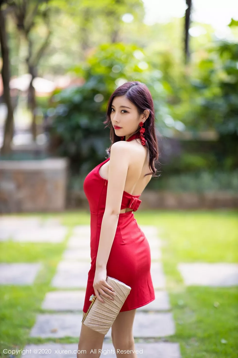 Xgyw.Org_XiuRen第2373期_女神杨晨晨sugar性感露背猩红吊裙秀白嫩肌肤撩人诱惑写真54P