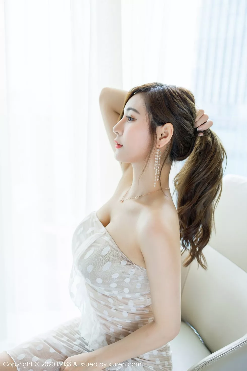 Xgyw.Org_[IMISS爱蜜社]Vol.486_女神Lavinia肉私房脱低胸吊裙露性感内衣秀完美身材诱惑写真52P