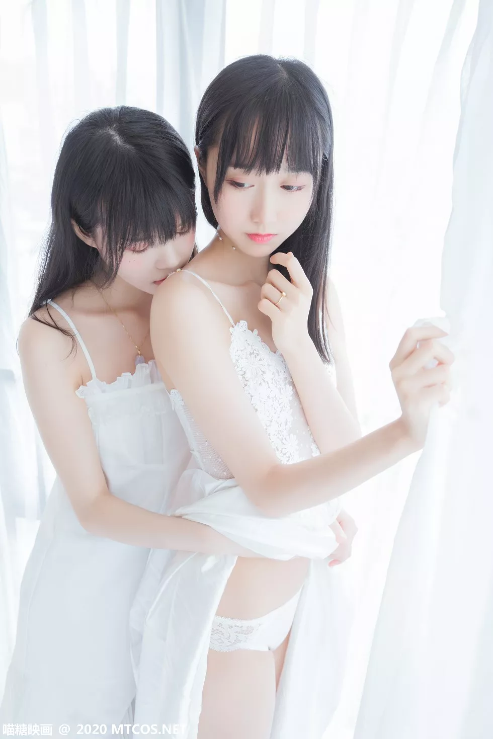 Xgyw.Org_[喵糖映画]Vol.173_白色长裙性感姐妹花私房床上白色蕾丝内裤女同系列诱惑写真54P