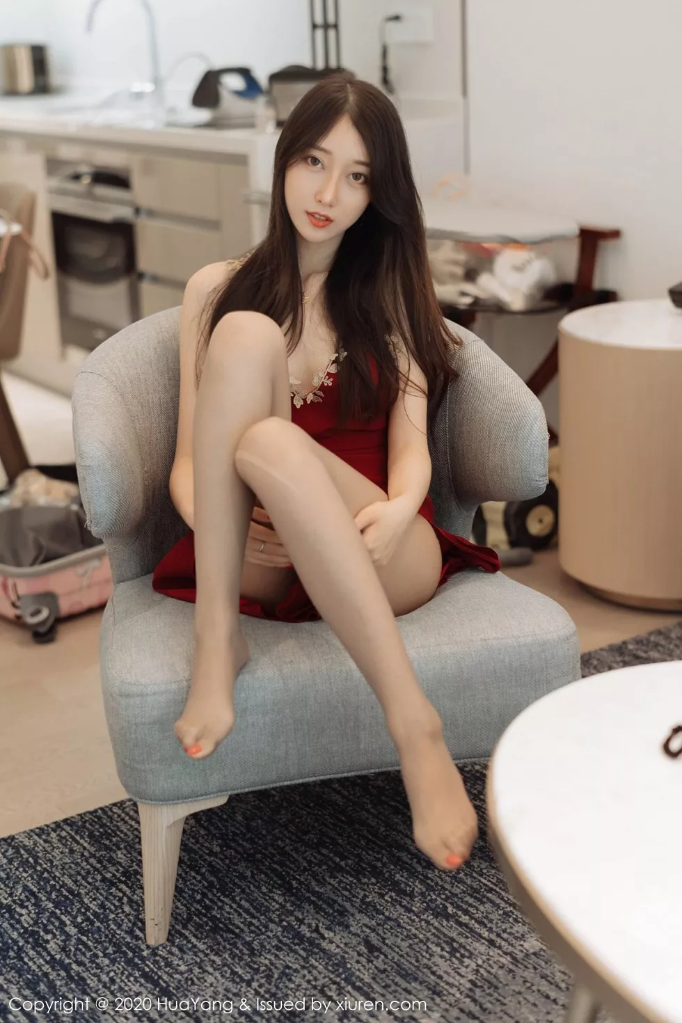 Xgyw.Org_[HuaYang花漾]Vol.276_嫩模玥儿玥er私房性感红色吊裙配超薄肉丝裤袜完美诱惑写真72P