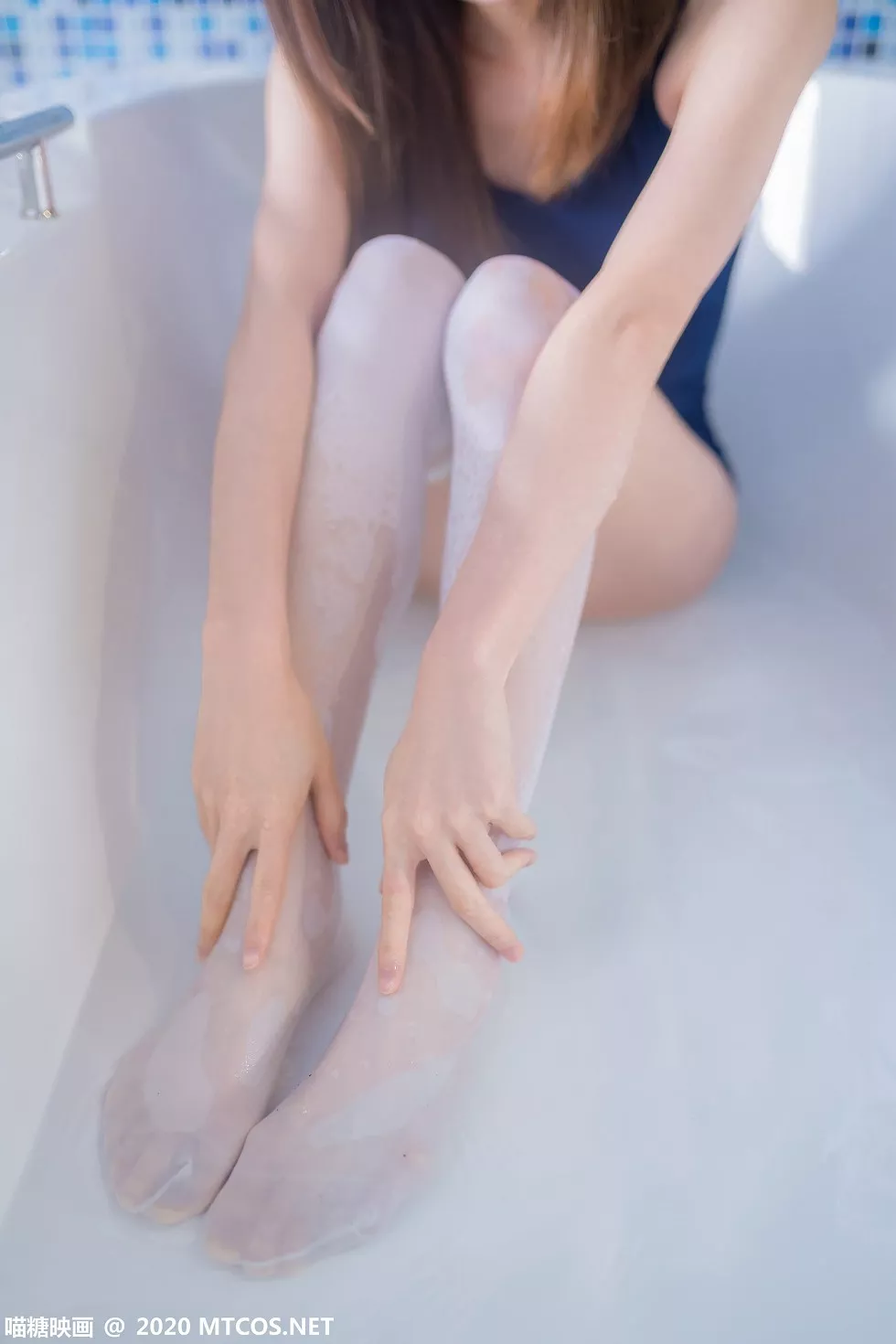 Xgyw.Org_[喵糖映画]Vol.214_太郎死库水美少女浴缸里秀完美身材性感白丝袜湿身诱惑写真50P