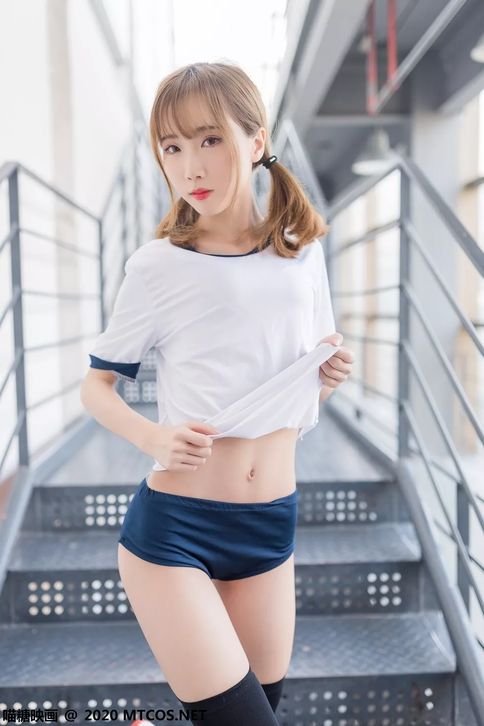 Xgyw.Org_[喵糖映画]Vol.219_体操服妹子户外阳台运动短裤配黑丝袜秀完美身材性感写真50P