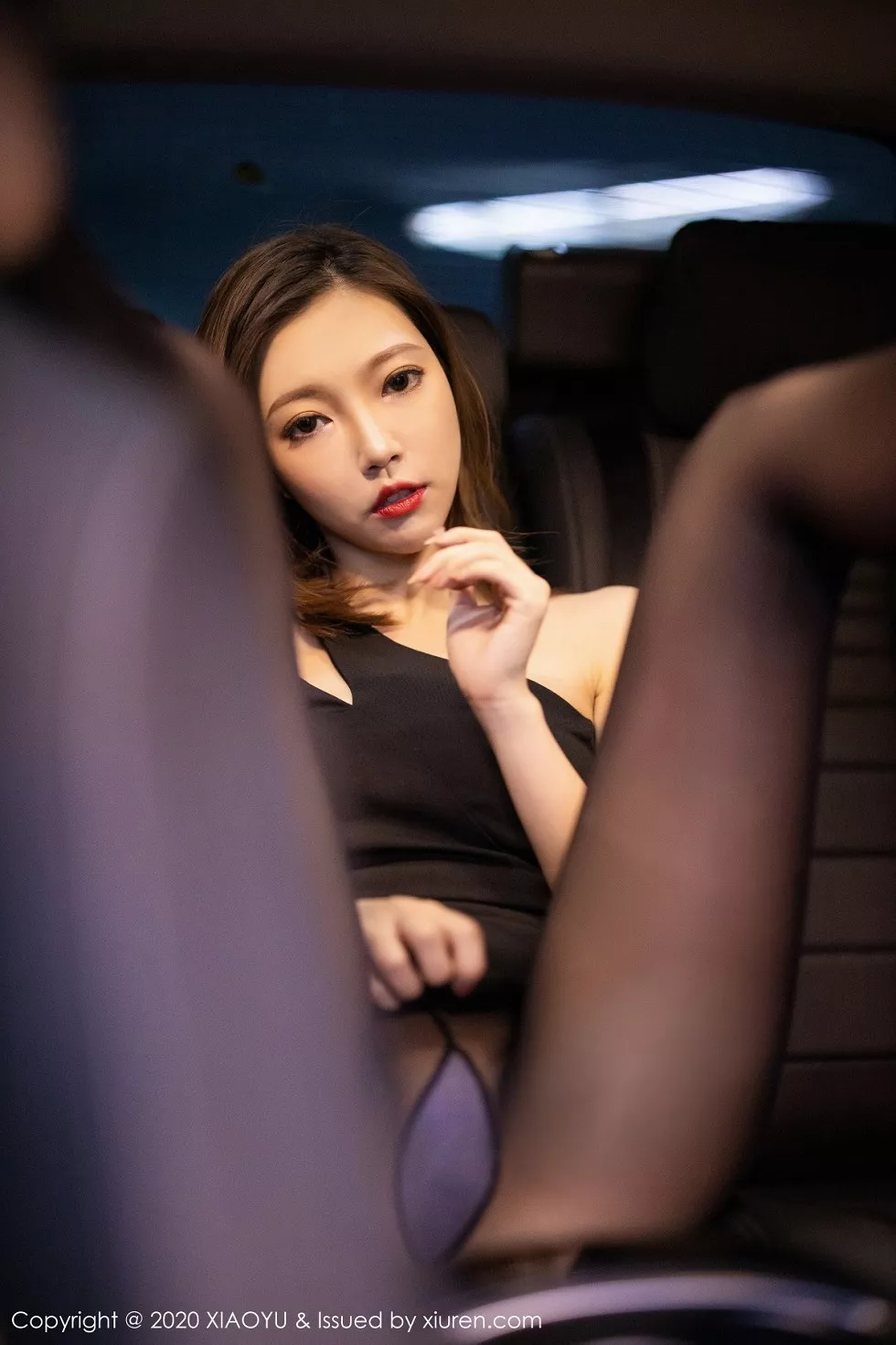 Xgyw.Org_[XiaoYu画语界]Vol.356_女神冯木木LRIS绚丽光影时尚车拍主题无内黑丝裤袜诱惑写真110P