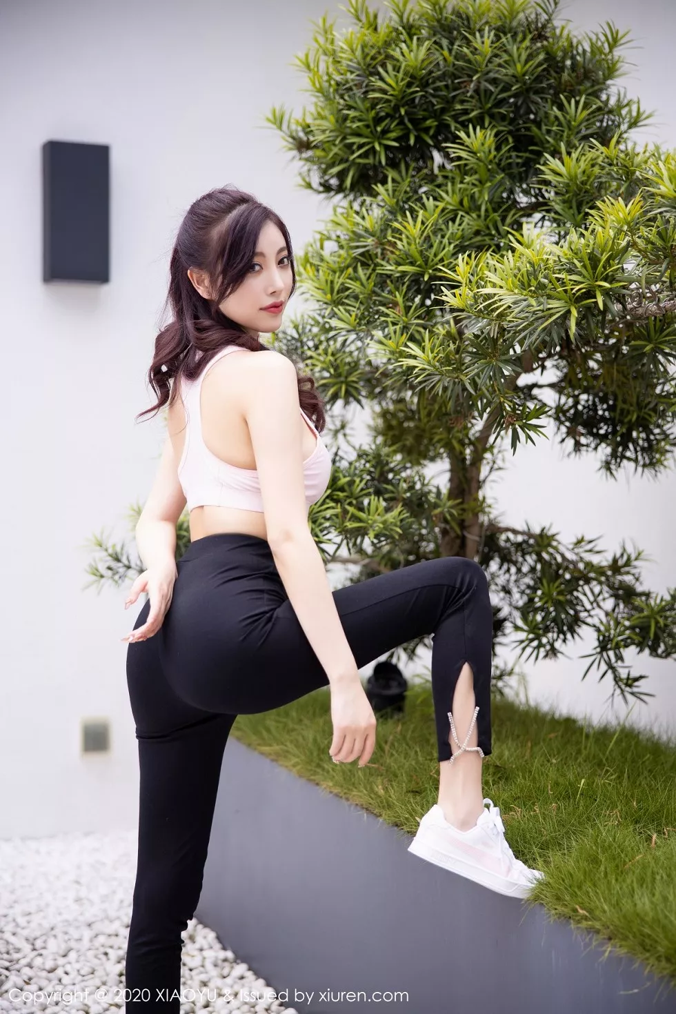 Xgyw.Org_[XiaoYu画语界]Vol.358_女神杨晨晨sugar阳朔旅拍粉色运动内衣秀魔鬼身材诱惑写真70P