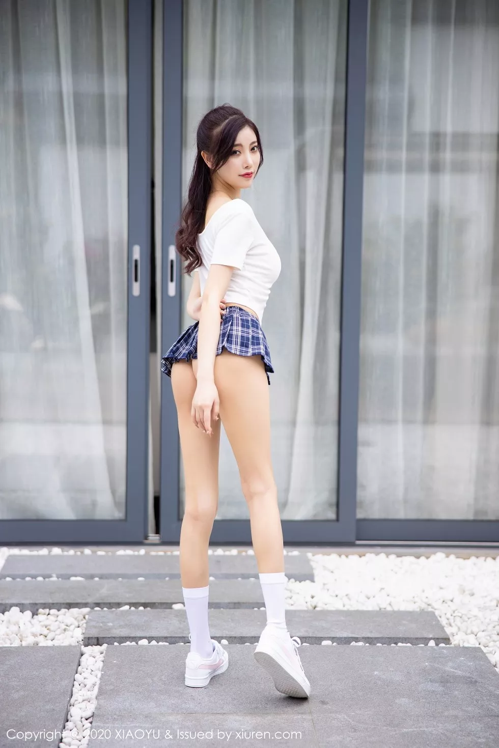 Xgyw.Org_[XiaoYu画语界]Vol.343_女神杨晨晨sugar阳朔旅拍格子JK短裙秀完美身材诱惑写真64P