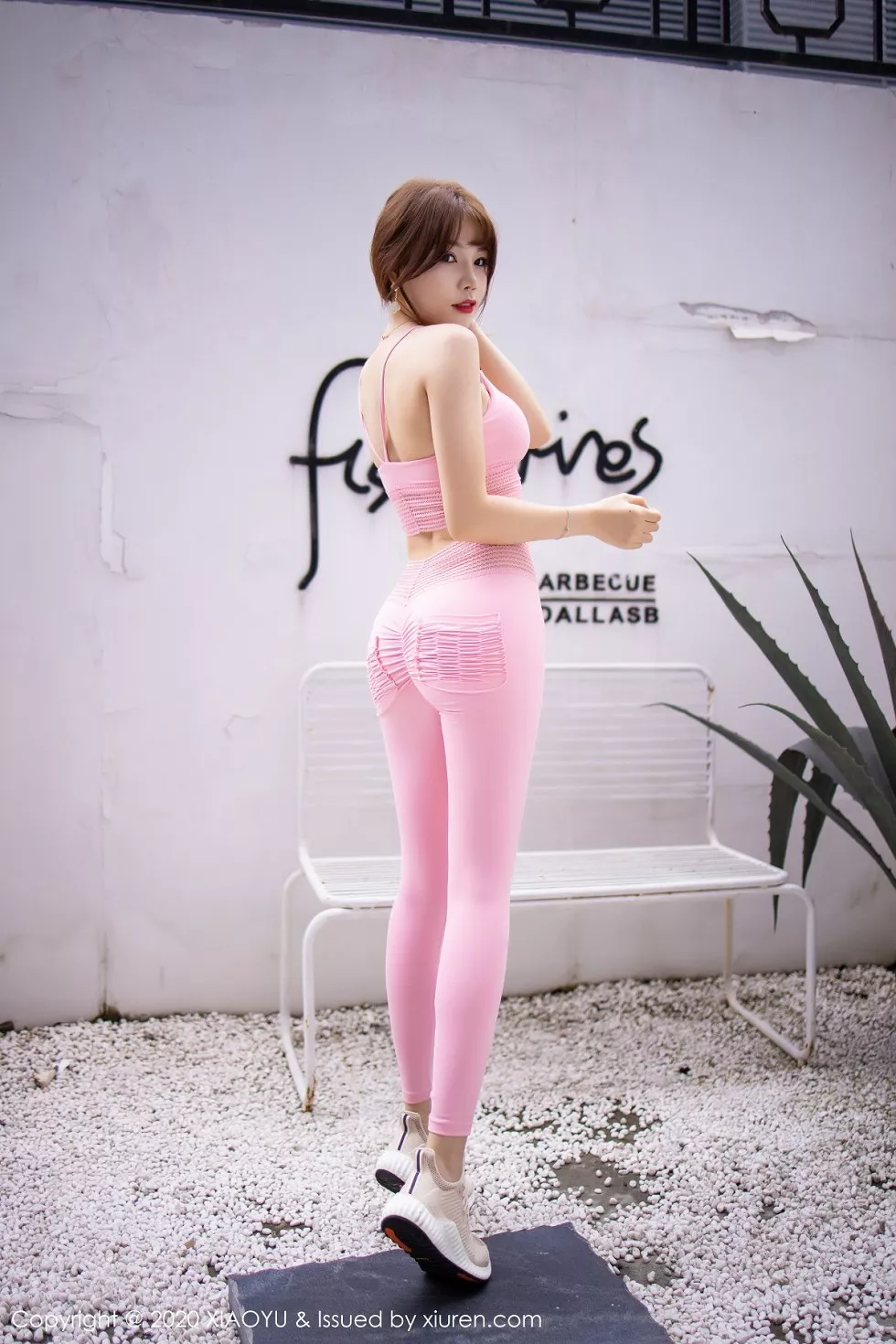 Xgyw.Org_[XiaoYu画语界]Vol.344_女神芝芝Booty街拍系列时尚粉红紧身运动衣完美诱惑写真101P