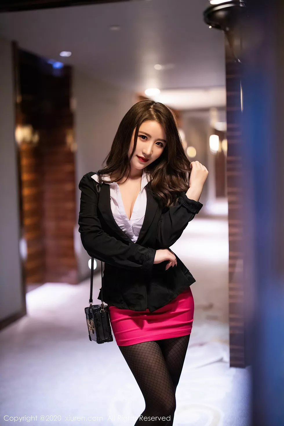 Xgyw.Org_XiuRen第2553期_女神绯月樱-Cherry私房脱职场制服露无内黑丝裤袜秀翘臀诱惑写真80P