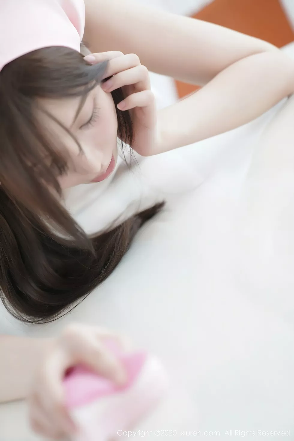 Xgyw.Org_XiuRen第2557期_女神糯美子Mini性感家政女仆主题超薄无内白丝裤袜极致诱惑写真106P