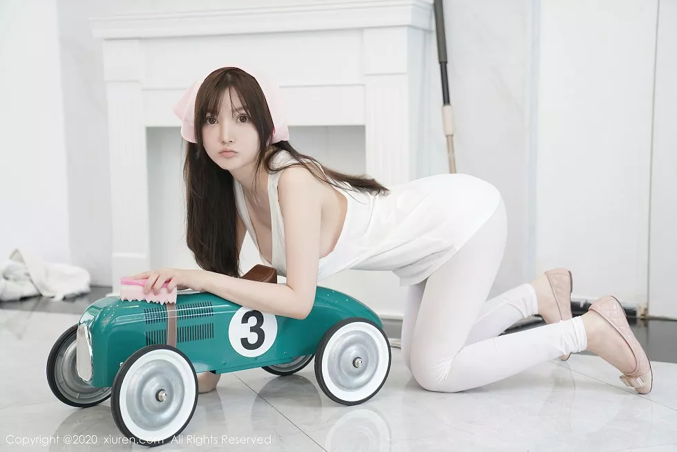Xgyw.Org_XiuRen第2557期_女神糯美子Mini性感家政女仆主题超薄无内白丝裤袜极致诱惑写真106P