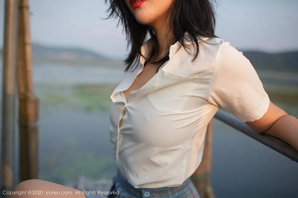 Xgyw.Org_XiuRen第2558期_女神就是阿朱啊海边渔村主题半撩短裙脱内裤秀翘臀诱惑写真51P