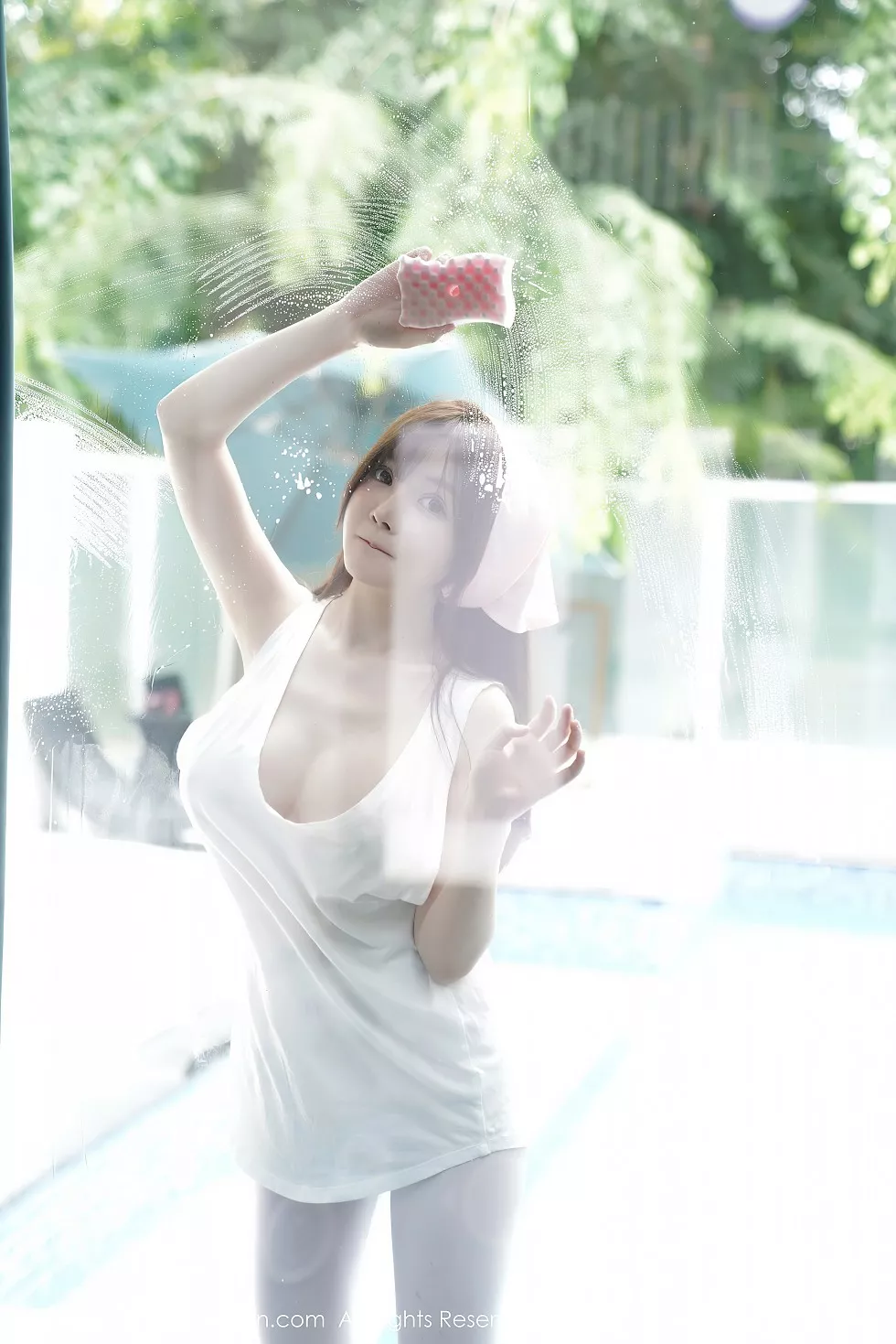 Xgyw.Org_XiuRen第2557期_女神糯美子Mini性感家政女仆主题超薄无内白丝裤袜极致诱惑写真106P