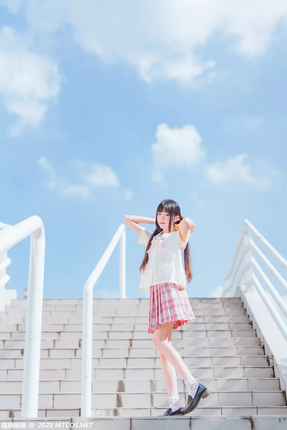 Xgyw.Org_[喵糖映画]Vol.256_小黄帽美少女户外性感红色格子裙半撩露白嫩美腿诱惑写真22P