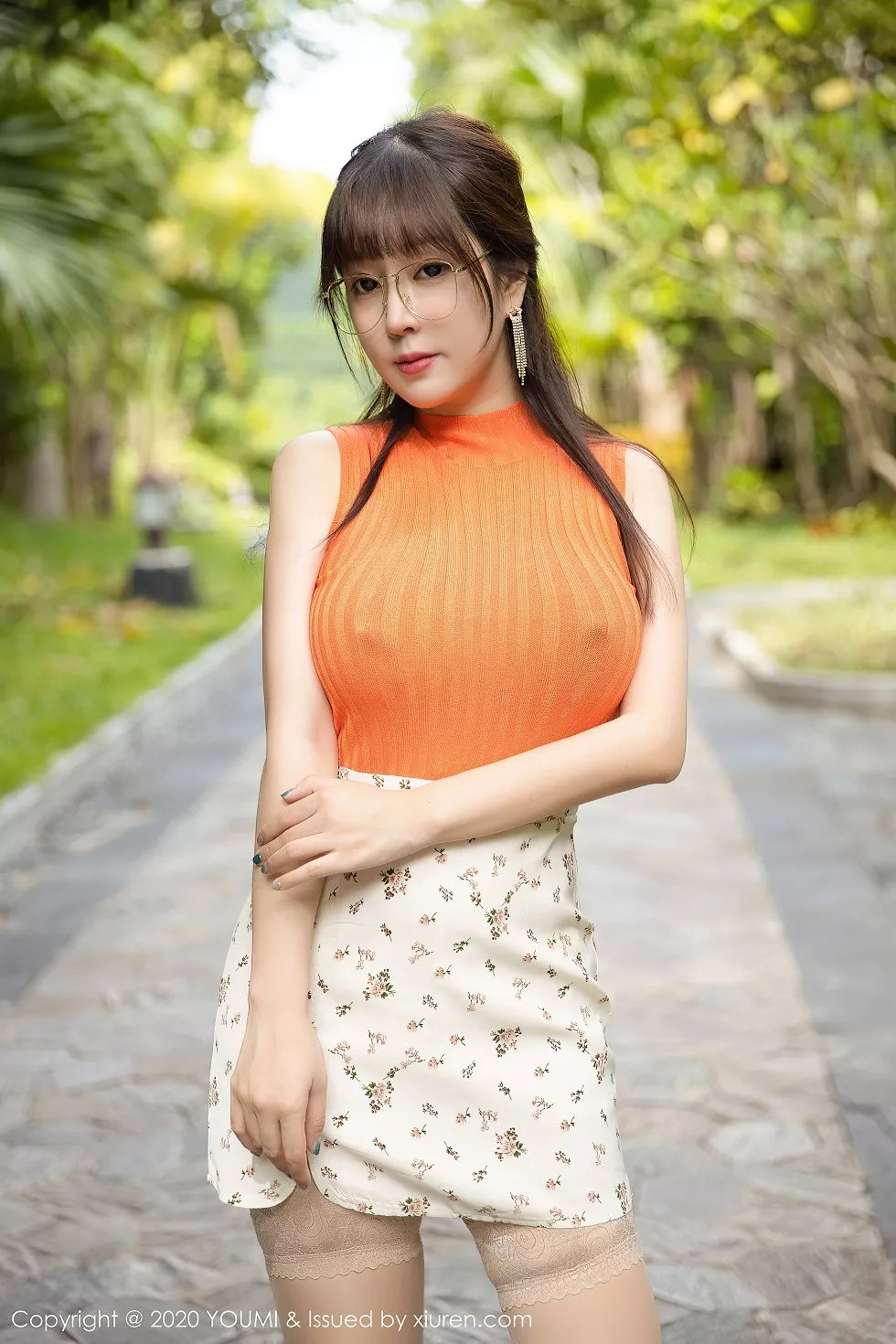 Xgyw.Org_[YouMi尤蜜荟]Vol.537_女神王雨纯西双版纳旅拍户外撩裙露浑圆翘臀极致诱惑写真72P