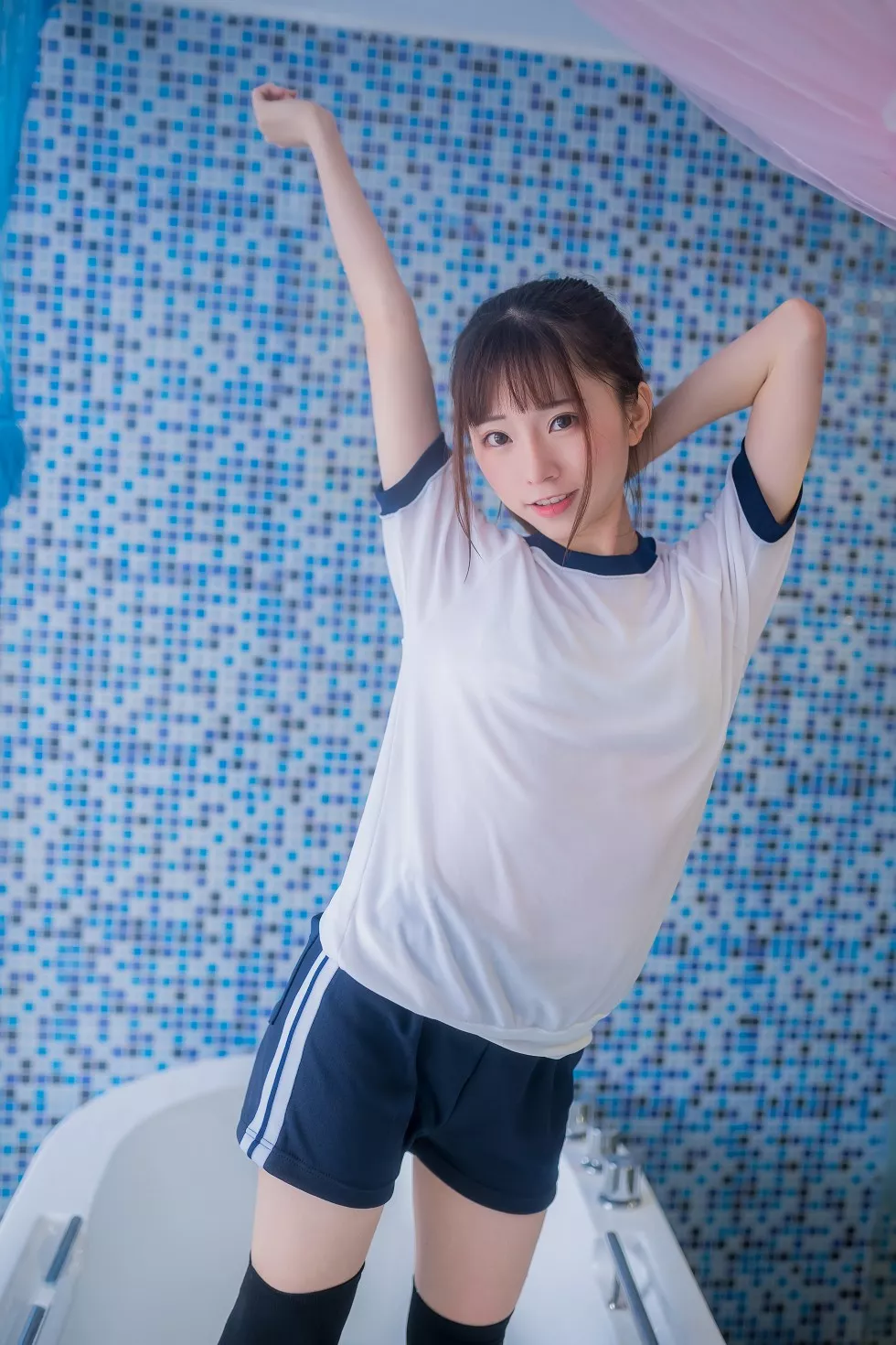 Xgyw.Org_[喵糖映画]Vol.259_性感美少女浴室白色体操服配黑丝袜秀美腿湿身撩人诱惑写真45P