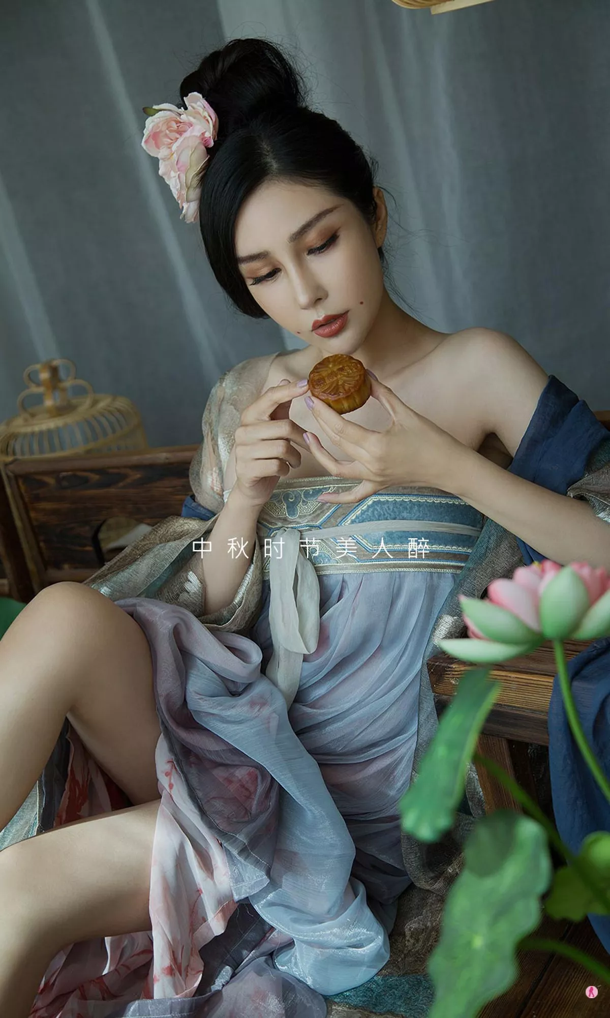 Xgyw.Org_[Ugirls爱尤物]No.1924_嫩模田冰冰满月情人主题私房古韵连身裙秀完美身材诱惑写真35P