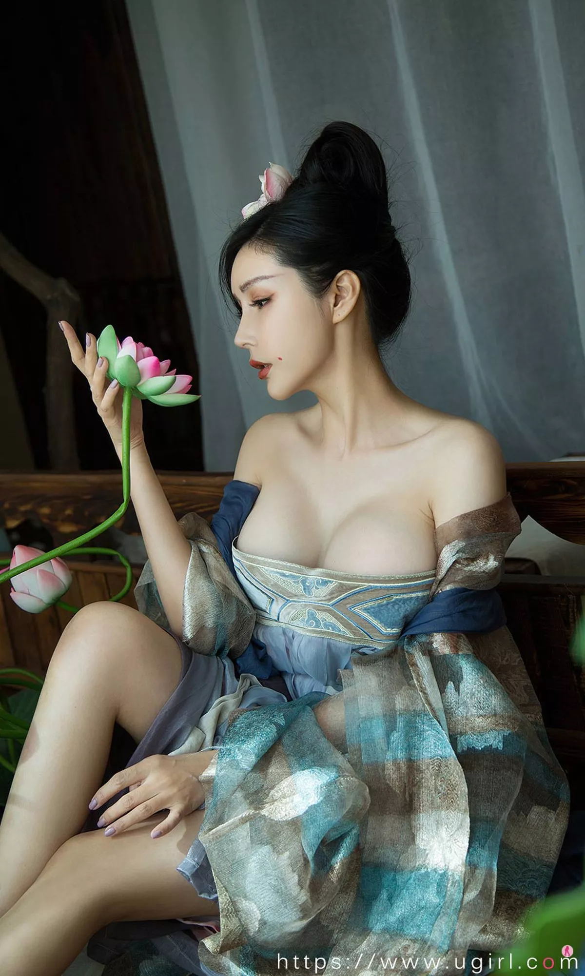 Xgyw.Org_[Ugirls爱尤物]No.1924_嫩模田冰冰满月情人主题私房古韵连身裙秀完美身材诱惑写真35P