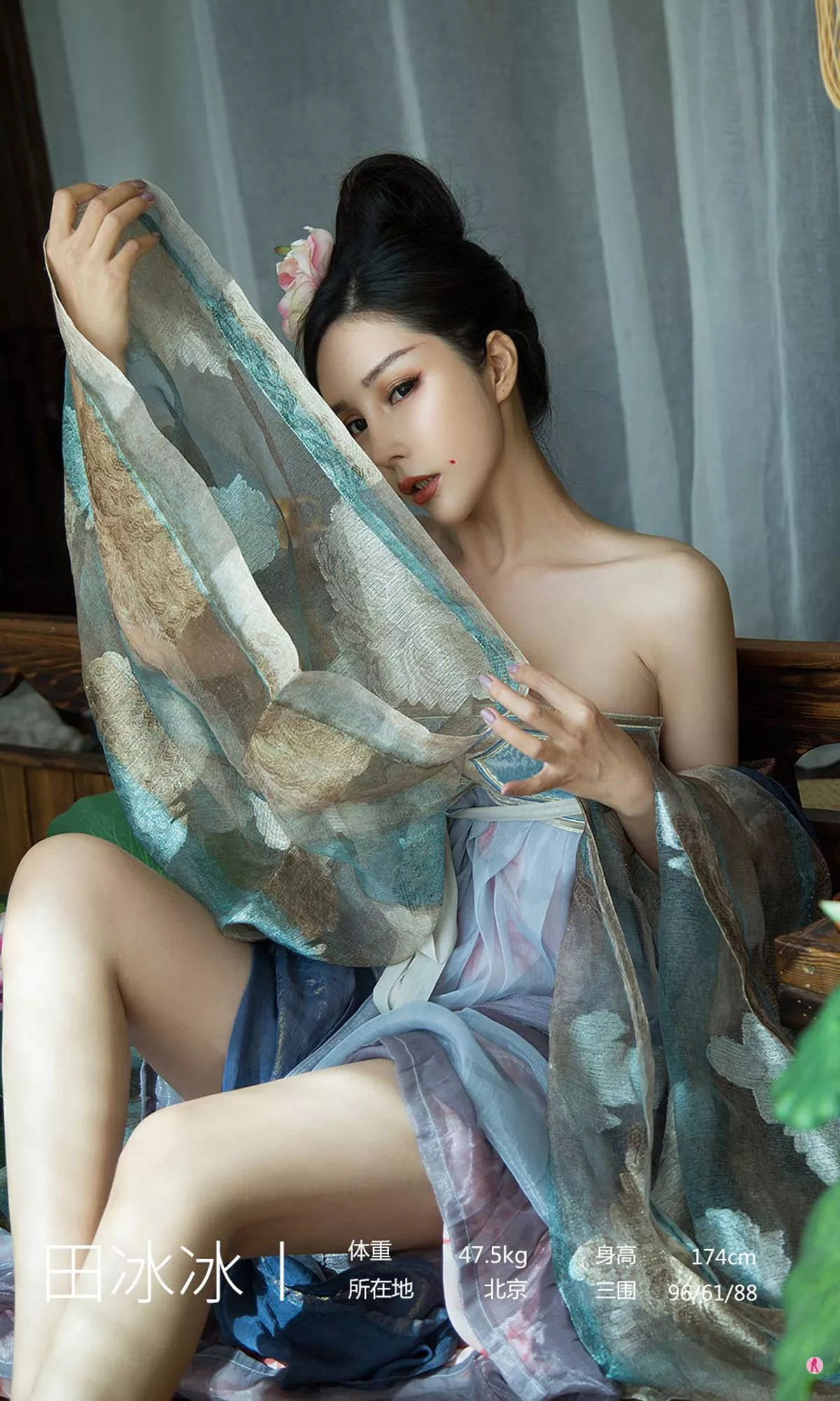 Xgyw.Org_[Ugirls爱尤物]No.1924_嫩模田冰冰满月情人主题私房古韵连身裙秀完美身材诱惑写真35P