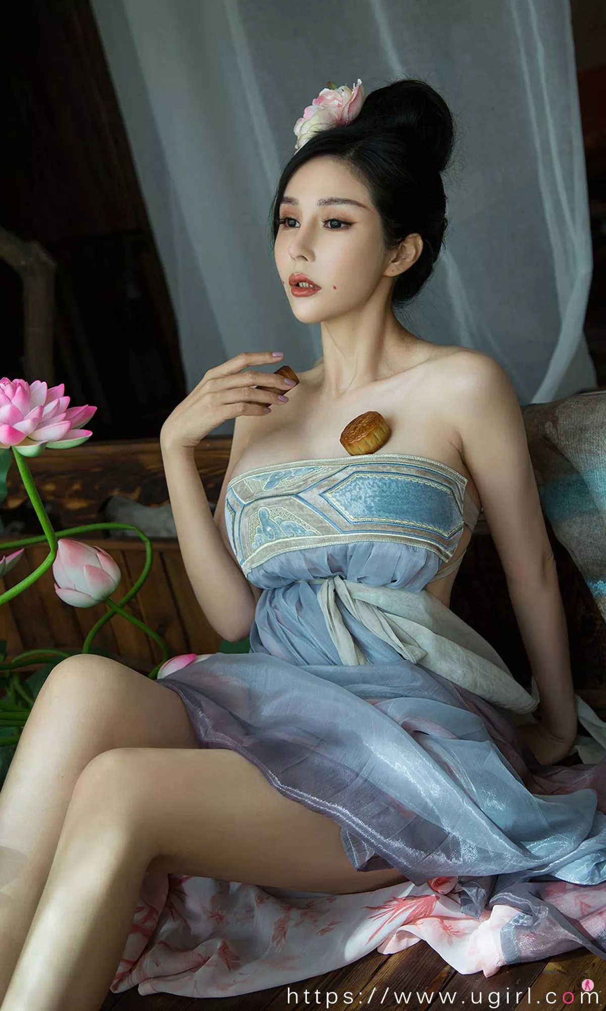 Xgyw.Org_[Ugirls爱尤物]No.1924_嫩模田冰冰满月情人主题私房古韵连身裙秀完美身材诱惑写真35P