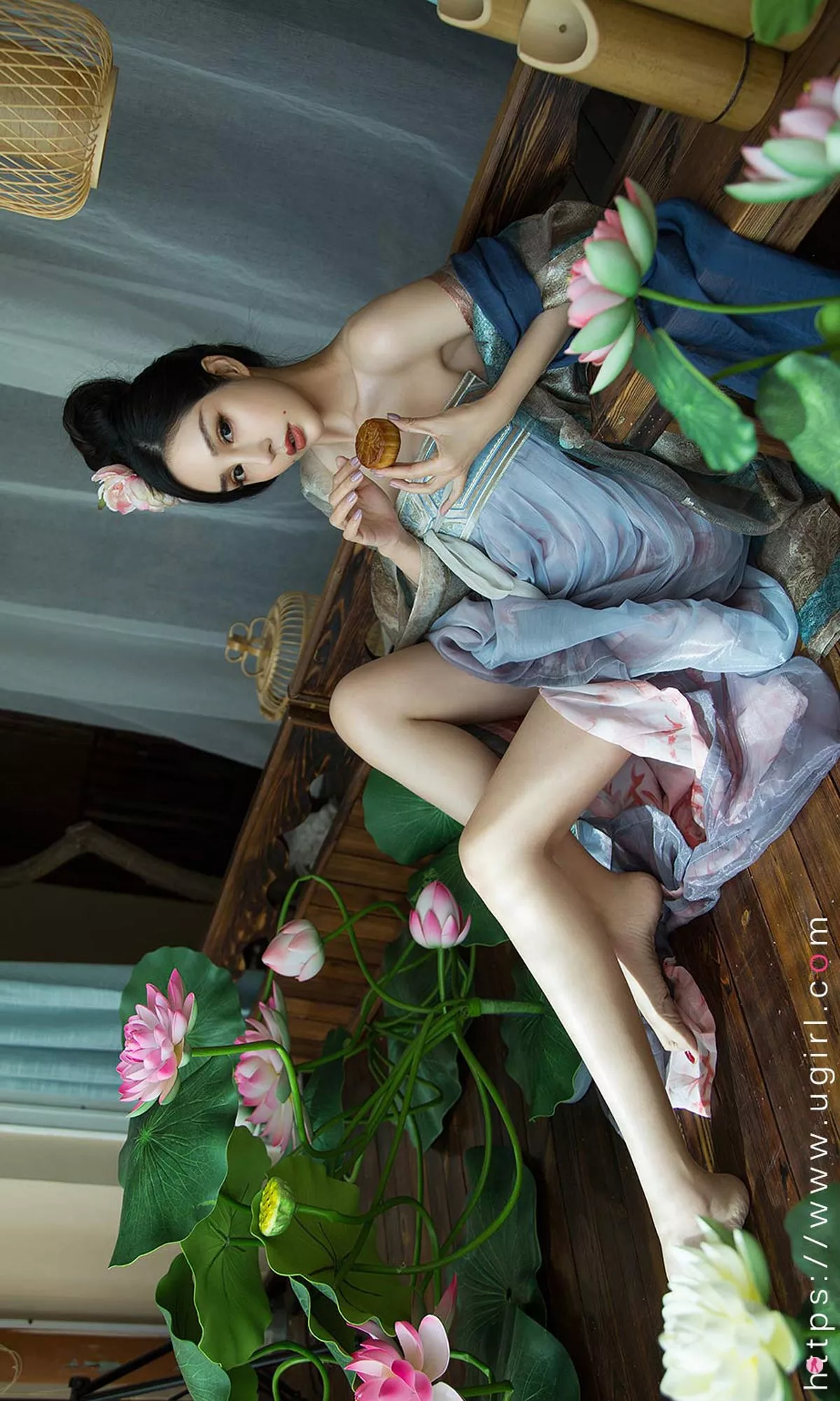 Xgyw.Org_[Ugirls爱尤物]No.1924_嫩模田冰冰满月情人主题私房古韵连身裙秀完美身材诱惑写真35P