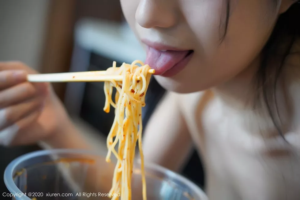 Xgyw.Org_XiuRen第2676期_嫩模仓井优香居家厨娘主题私房白色女仆装配丁字裤惹火诱惑写真37P