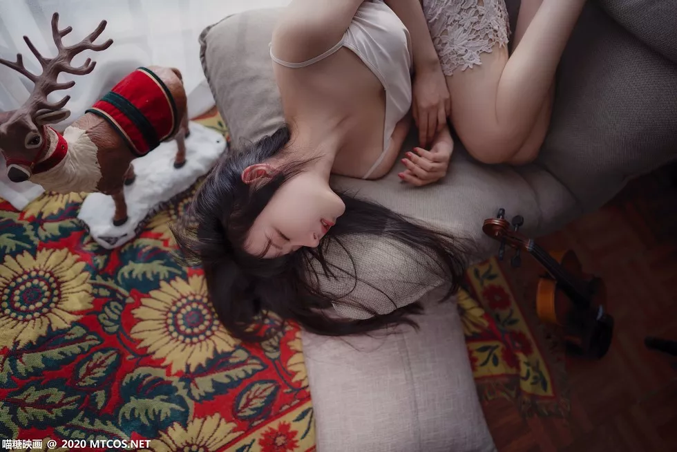 Xgyw.Org_[喵糖映画]Vol.280_长发居家女友私房性感纯色吊带连身裙秀白嫩肌肤靓丽迷人写真20P