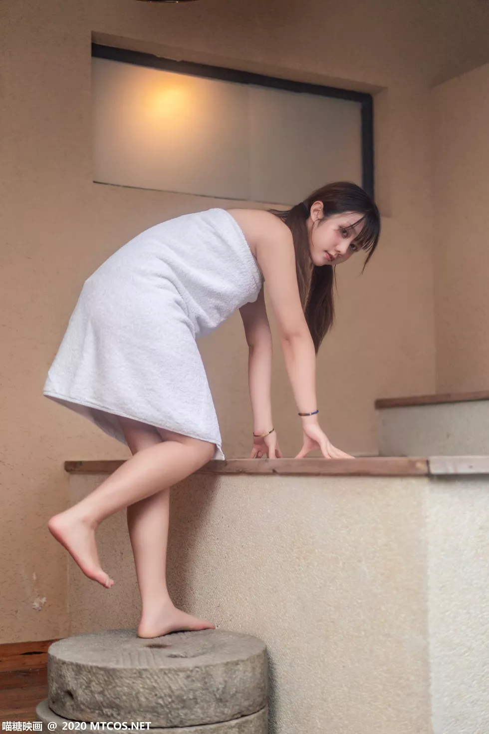 Xgyw.Org_[喵糖映画]Vol.279_白色蕾丝内衣小美女私房浴室里白色浴巾裹身湿身诱惑写真23P