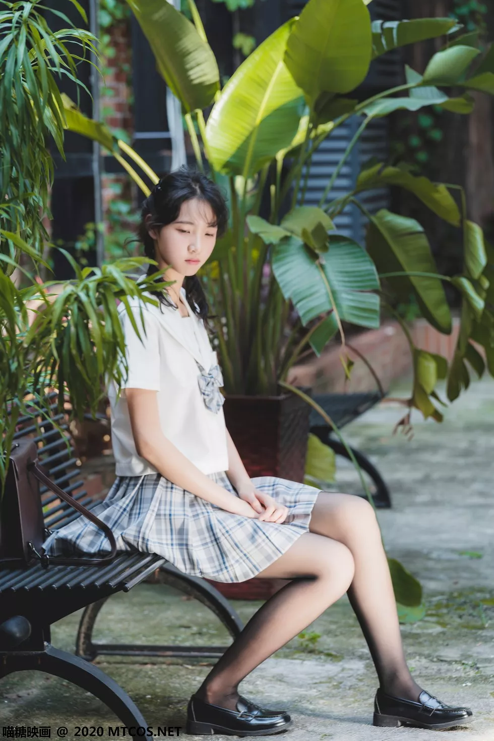 Xgyw.Org_[喵糖映画]JKL.018_清纯学妹户外校园性感JK制服格子短裙配黑丝裤袜迷人写真54P