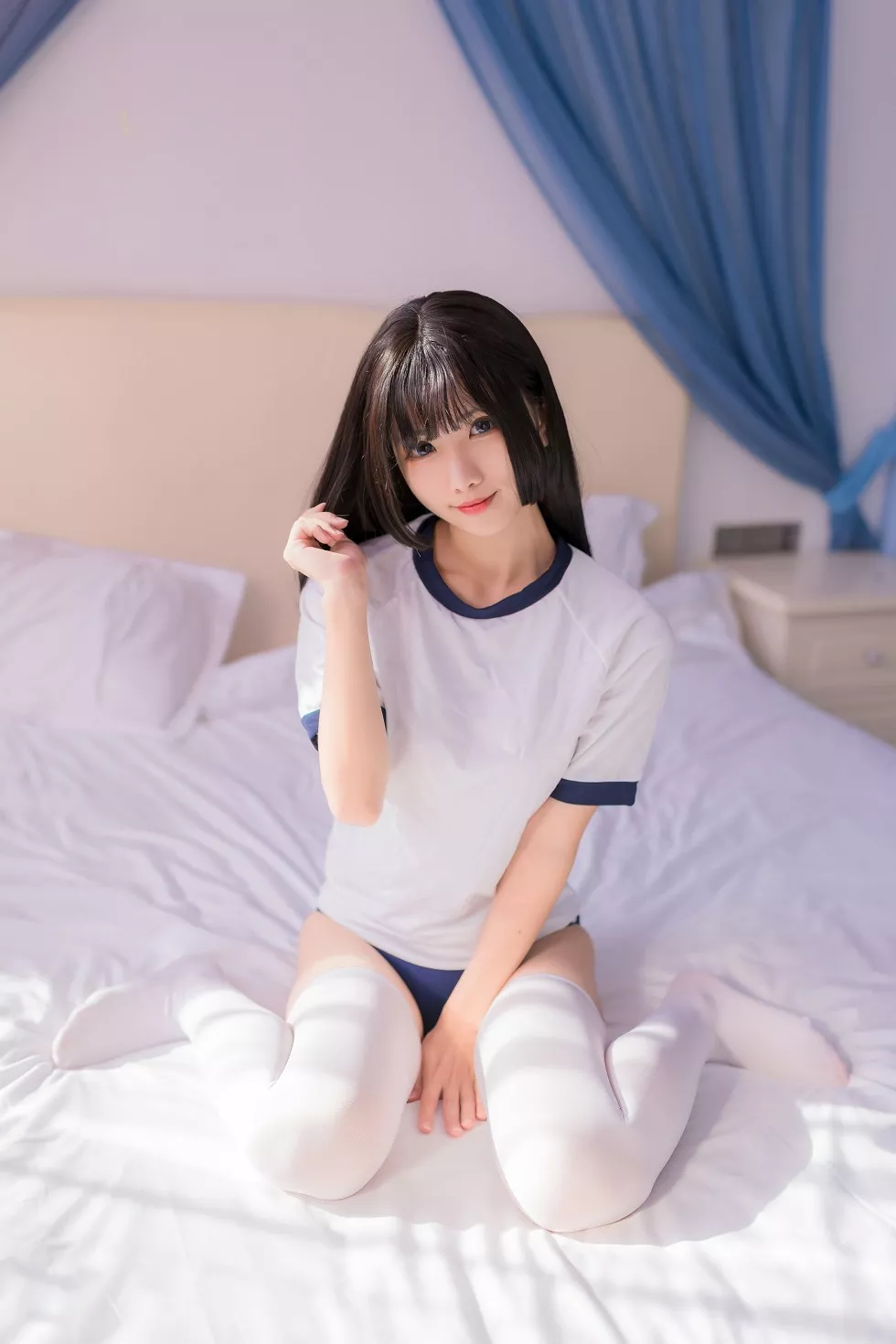 Xgyw.Org_[喵糖映画]Vol.264_白色运动服美少女午后阳光主题私房床上性感白丝袜秀美腿写真29P
