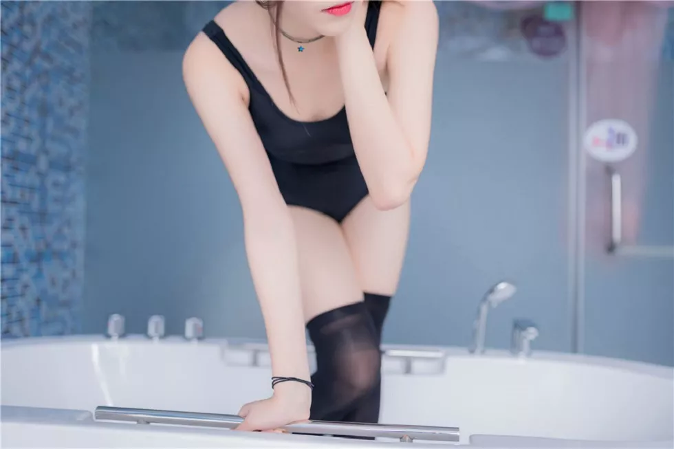 Xgyw.Org_[喵糖映画]Vol.269_黑色高叉连体内衣美女居家私房性感黑丝袜秀完美身材写真30P