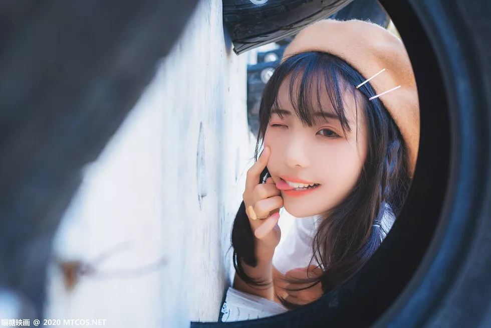 Xgyw.Org_[喵糖映画]Vol.273_帽子美少女户外白云森林性感格子裙配白色腿袜秀美腿迷人写真28P