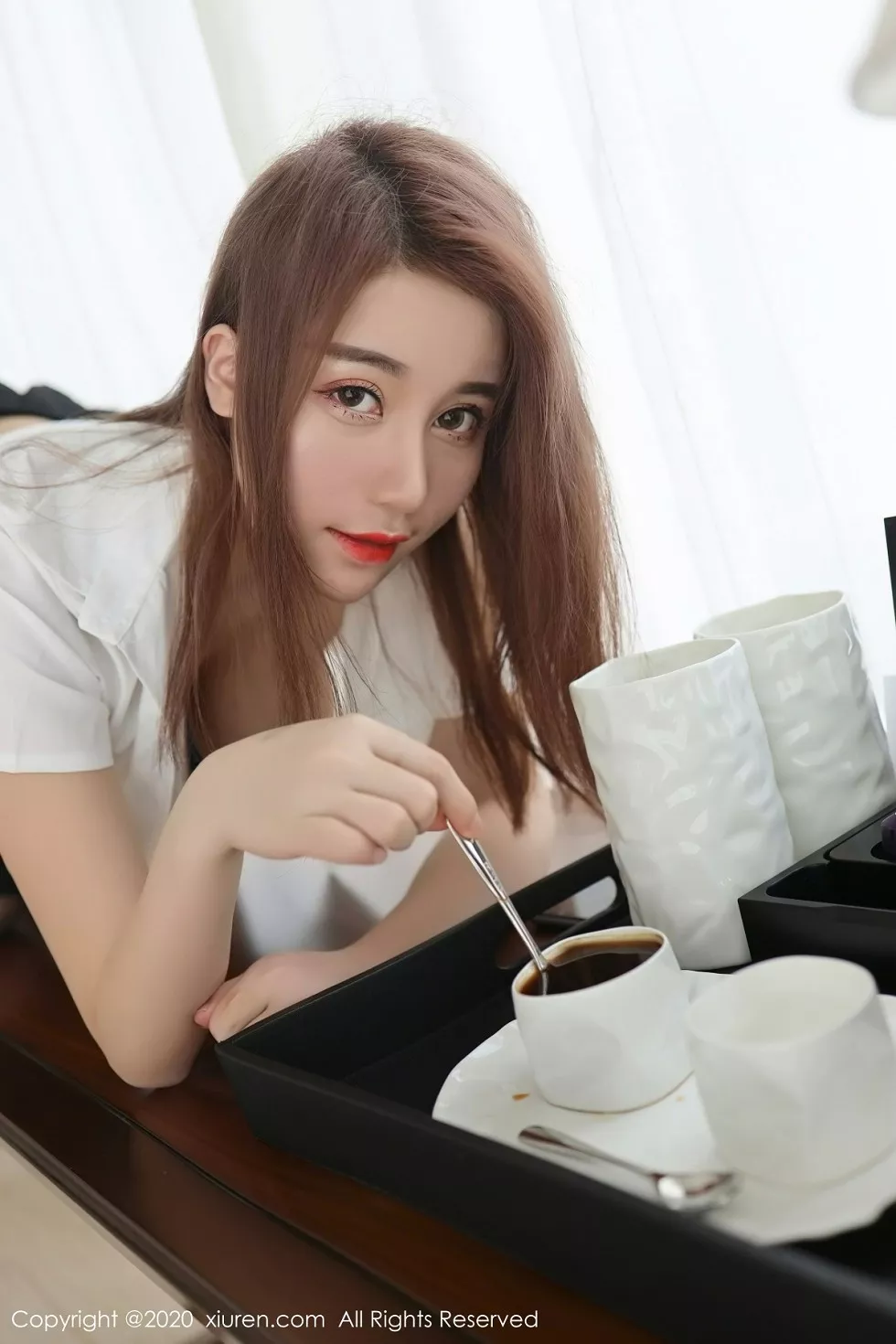 Xgyw.Org_XiuRen第2831期_嫩模美七Mia三亚旅拍白衬衫黑短裙制服配黑丝裤袜撩人诱惑写真48P