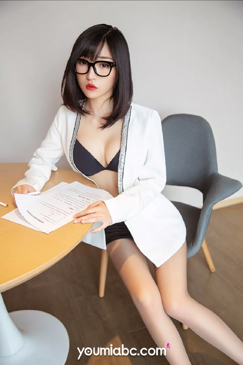 Xgyw.Org_[YouMi尤蜜]Vol.504_嫩模小阿狸私房情趣捆绑艺黑色蕾丝内衣配蕾丝吊袜诱惑写真32P