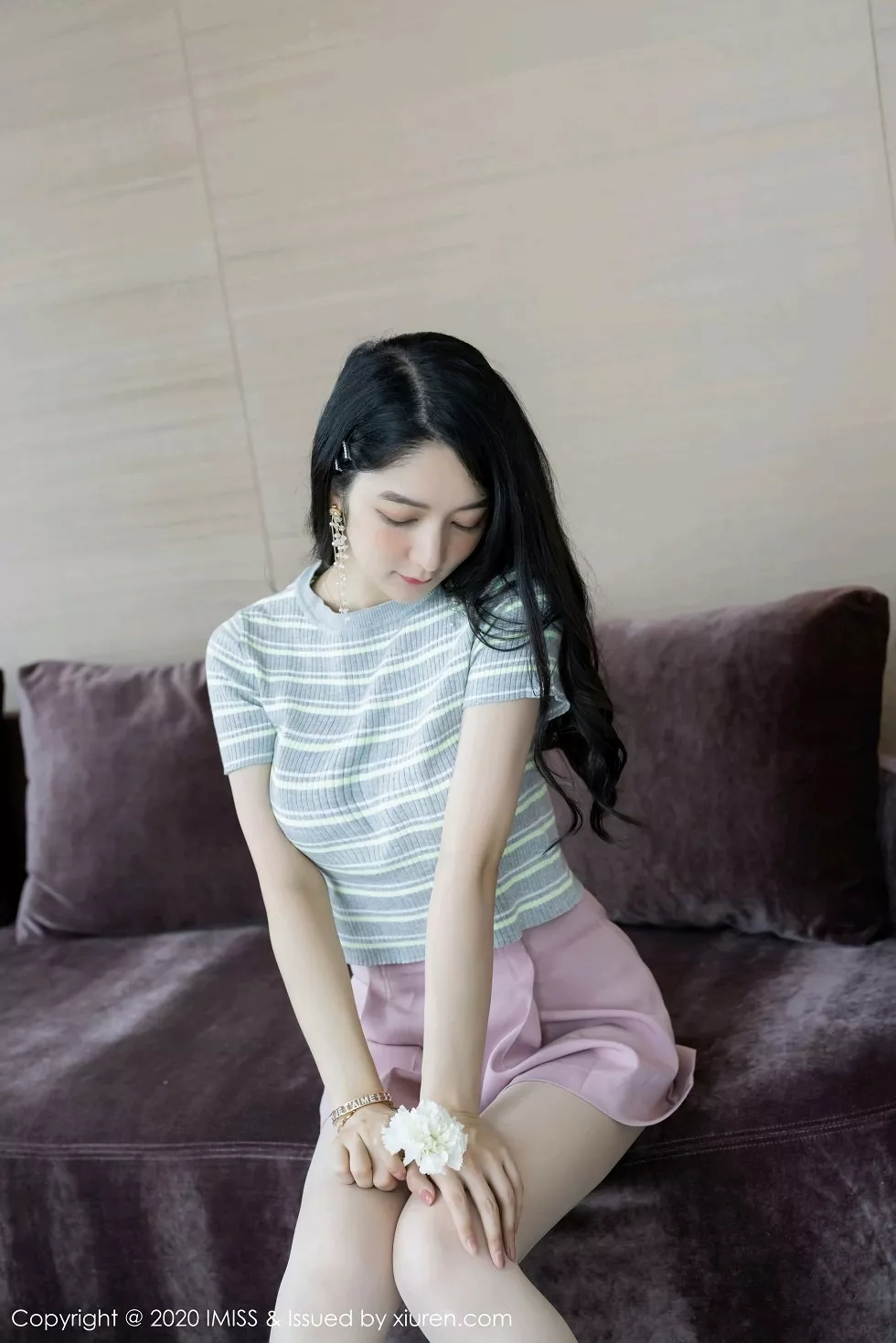 Xgyw.Org_[IMISS爱蜜社]Vol.526_女神Angela小热巴私房床上半脱露性感内衣秀完美身材诱惑写真42P