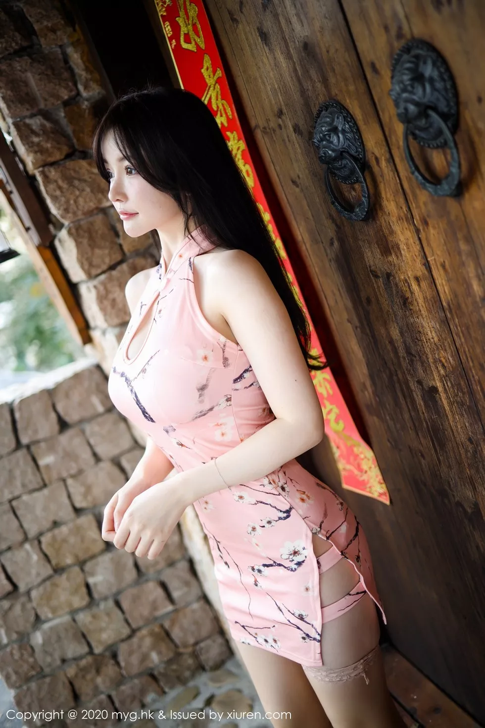 Xgyw.Org_[MyGirl美媛馆]Vol.460_女神糯美子MINI粉色古韵旗袍配粉色蕾丝袜撩人诱惑写真76P