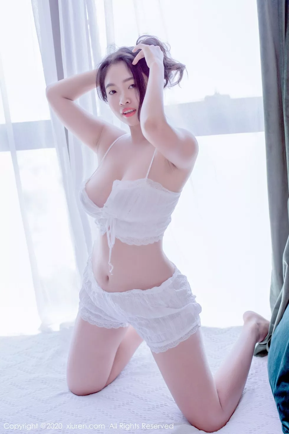 Xgyw.Org_XiuRen第2821期_嫩模舞媚歆居家私密熟女主题白色低胸内衣秀傲人豪乳诱惑写真60P