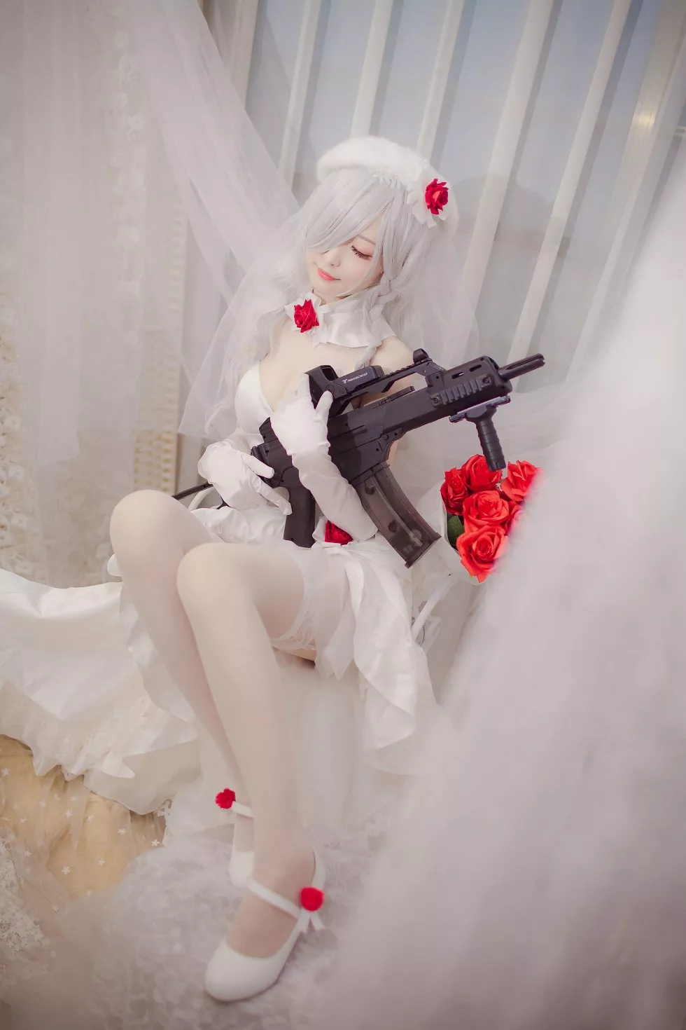 Xgyw.Org_[Cosplay精选]小姐姐南宫G36C系列性感白色吊裙配蕾丝袜完美诱惑写真18P