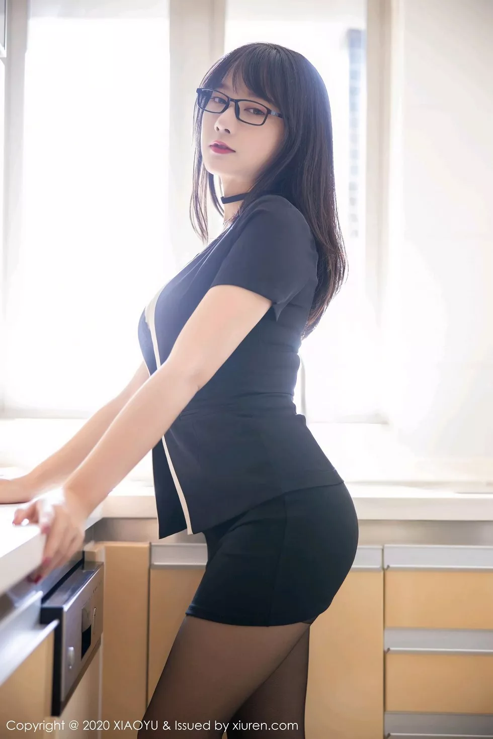 Xgyw.Org_[XiaoYu画语界]Vol.436_嫩模何嘉颖经典职场制服半脱露豪乳开档黑丝裤袜诱惑写真100P